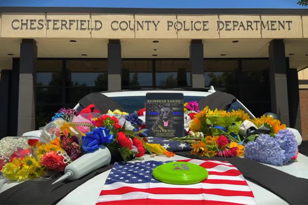 L’adieu à Knight, chien de police mort en service